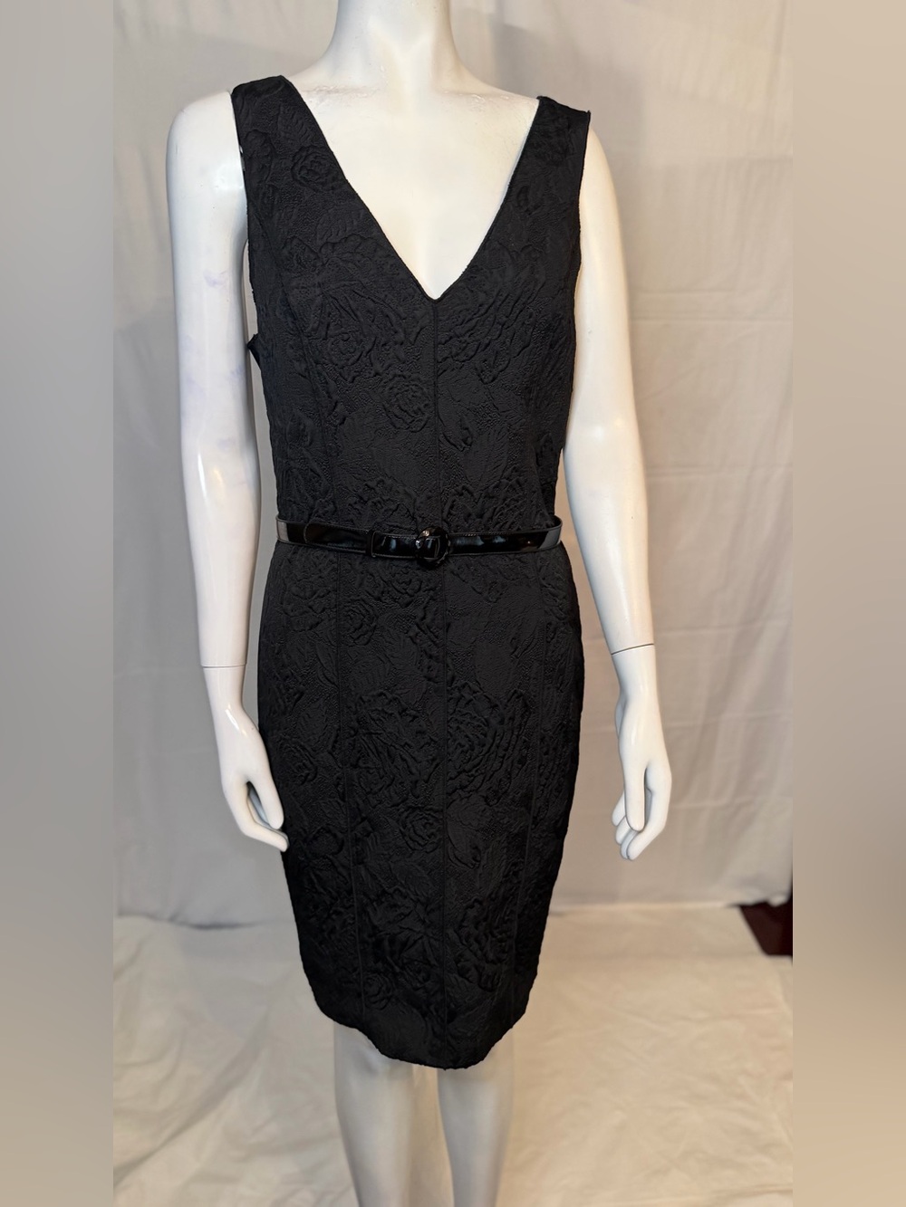 Tracy Reese Black Textured V-Neck Sheath Dress with Belt